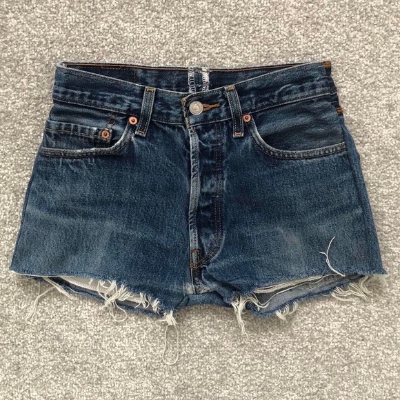 Vintage Levi’s 501 reworked cut off denim shorts XS - Picture 3 of 4